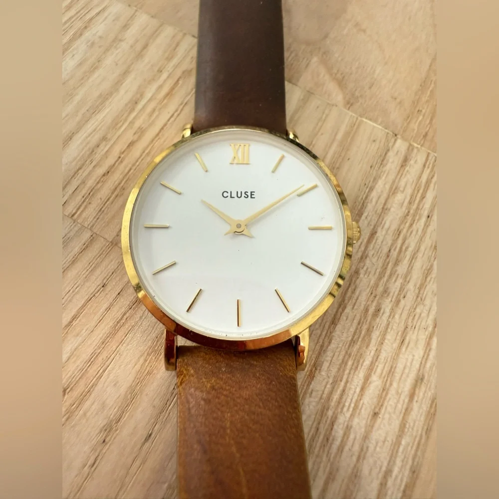 Cluse ladies gold tone brown leather watch NEW BATTERY